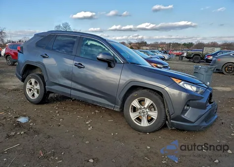 2021 Toyota Rav4 Xle z USA, uszkodzony, nr VIN 2T3P1RFVXMW157703